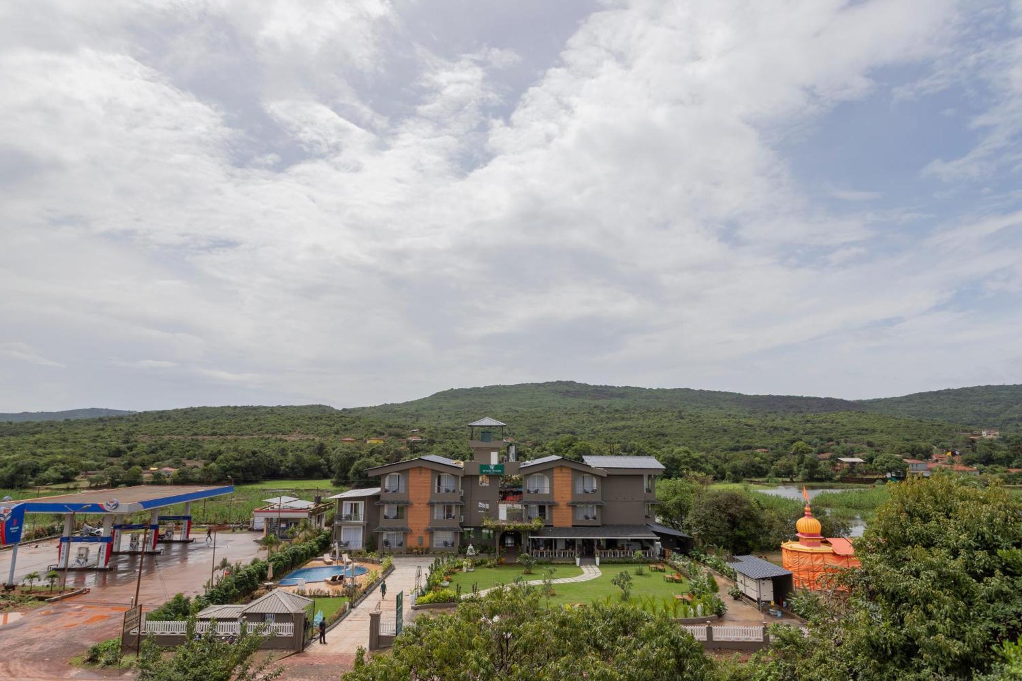 Stone Wood Hotel Amboli מראה חיצוני תמונה